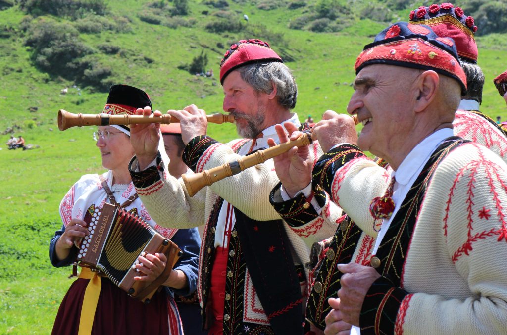 Les musiciens du groupe folklorique la Bethamalaise